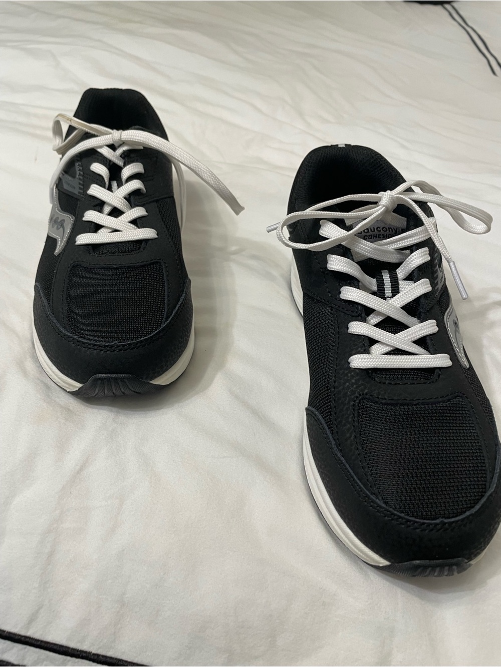 Saucony Cohesion Kids Sneakers Black White Size 4 Wide NWOT